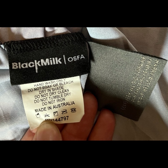 Blackmilk Invisibility Cloak Super Drape Top - Picture 4 of 4